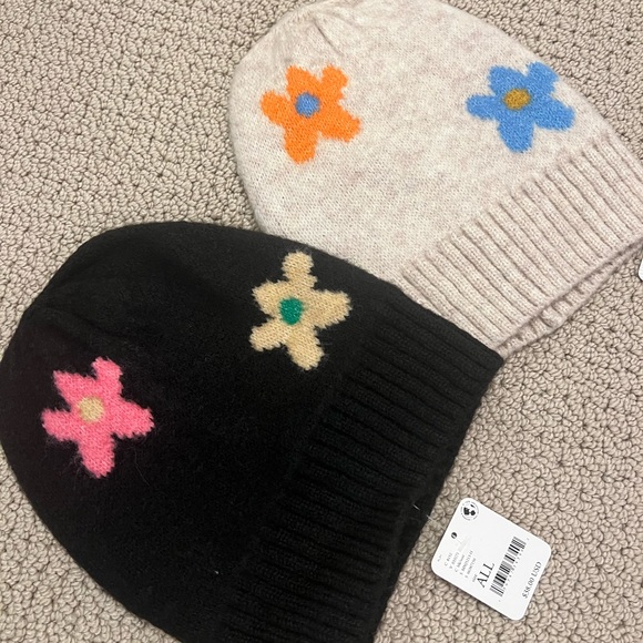 Free people NWT beanie retail $38! So soft!! - Picture 3 of 5